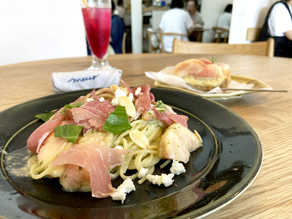 メッソの桃と生ハムの冷製パスタ