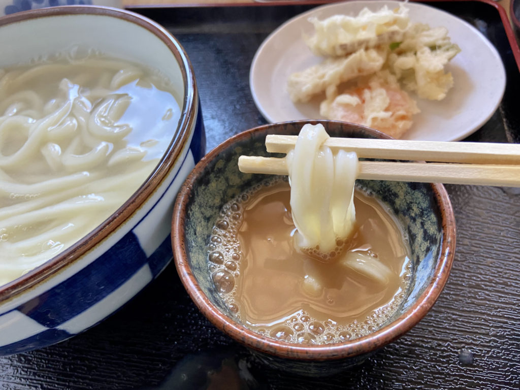 うどん心の釜揚げと独特なお出汁