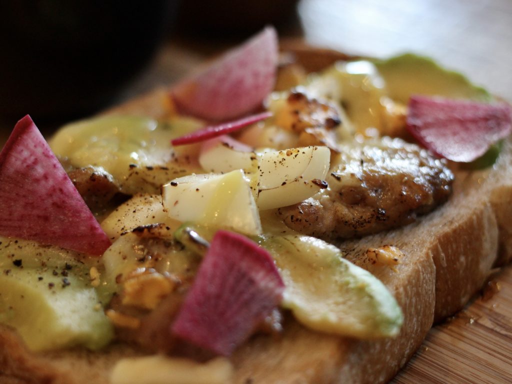 イタリアンスタンドジラソーレのモーニングメニュー(アボカドトースト)