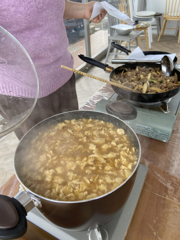 かきたまの調理の様子