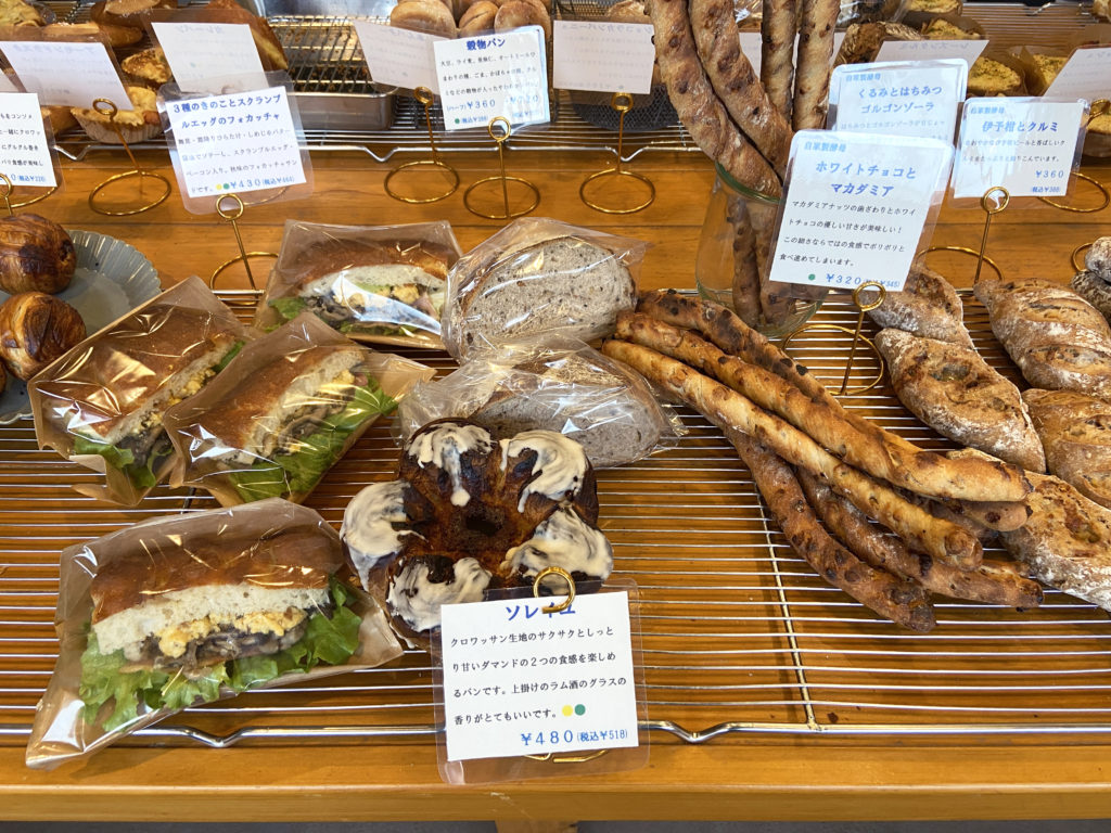 パン屋晴れの日のパンのラインナップ3