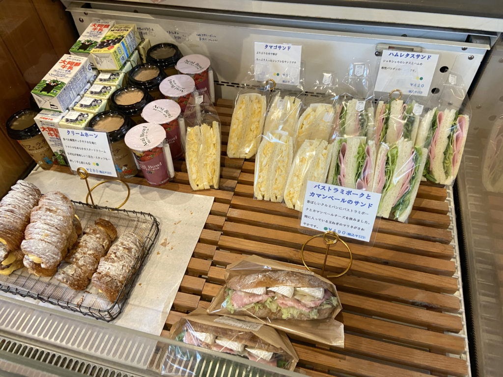 パン屋晴れの日のパンのラインナップ15