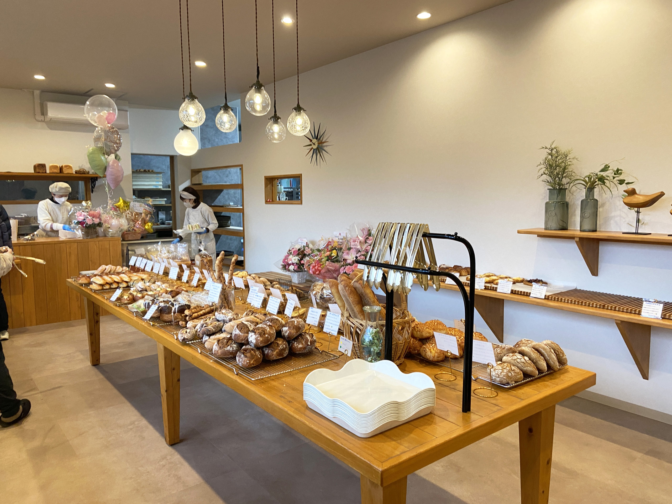 パン屋晴れの日の新店舗の店内